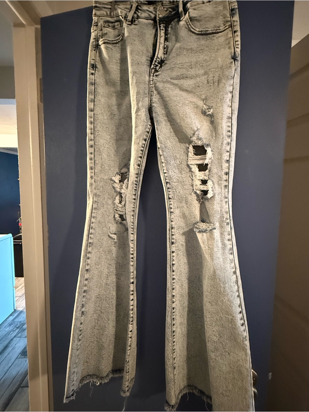 Willow Boutique Women's Distressed Light Wash Flare Jeans size 15/32